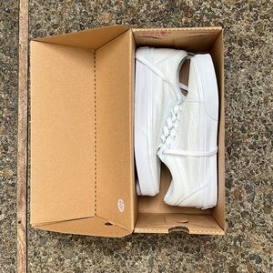 Vans Old Skool White shoes size 7.5 women’s
